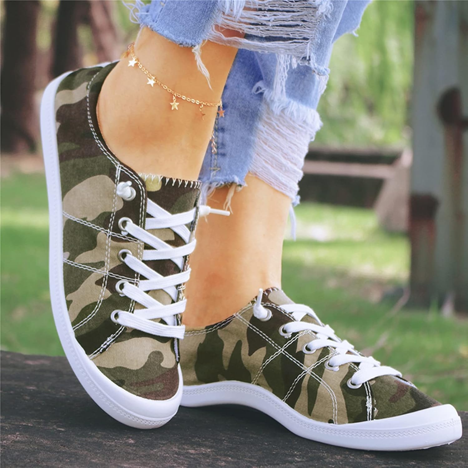 VANS スニーカー　ロウ　迷彩　デッキシューズ風　スケボーソール　縁やや剥がれ VANS スニーカー ロウ 迷彩 デッキシューズ風 スケボーソール 縁